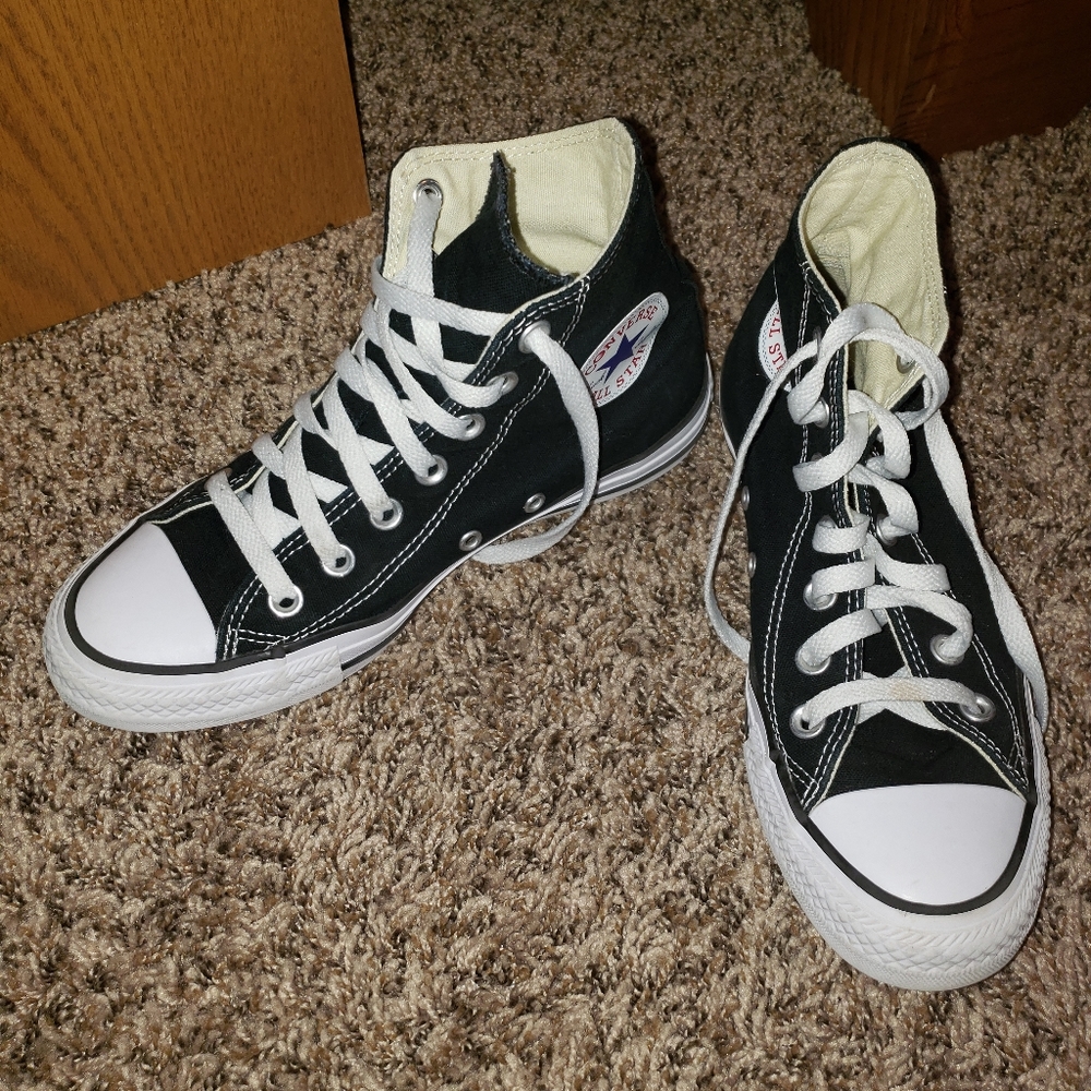 Womens size 7 Converse